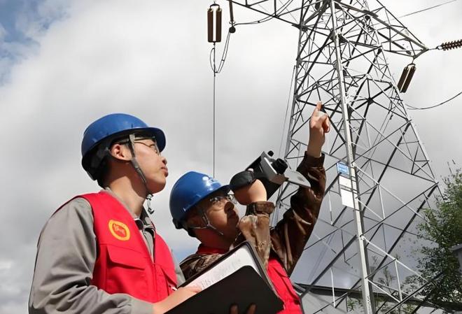 输电线路分布式故障监测装置:轻量化与易维护江苏宇拓电力